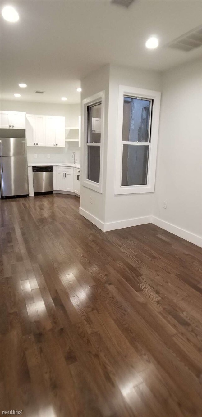 Building Photo - 4 br, 2 bath  - 522 W Side Ave 3