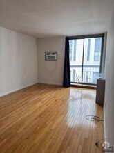 Building Photo - 184 Thompson St
