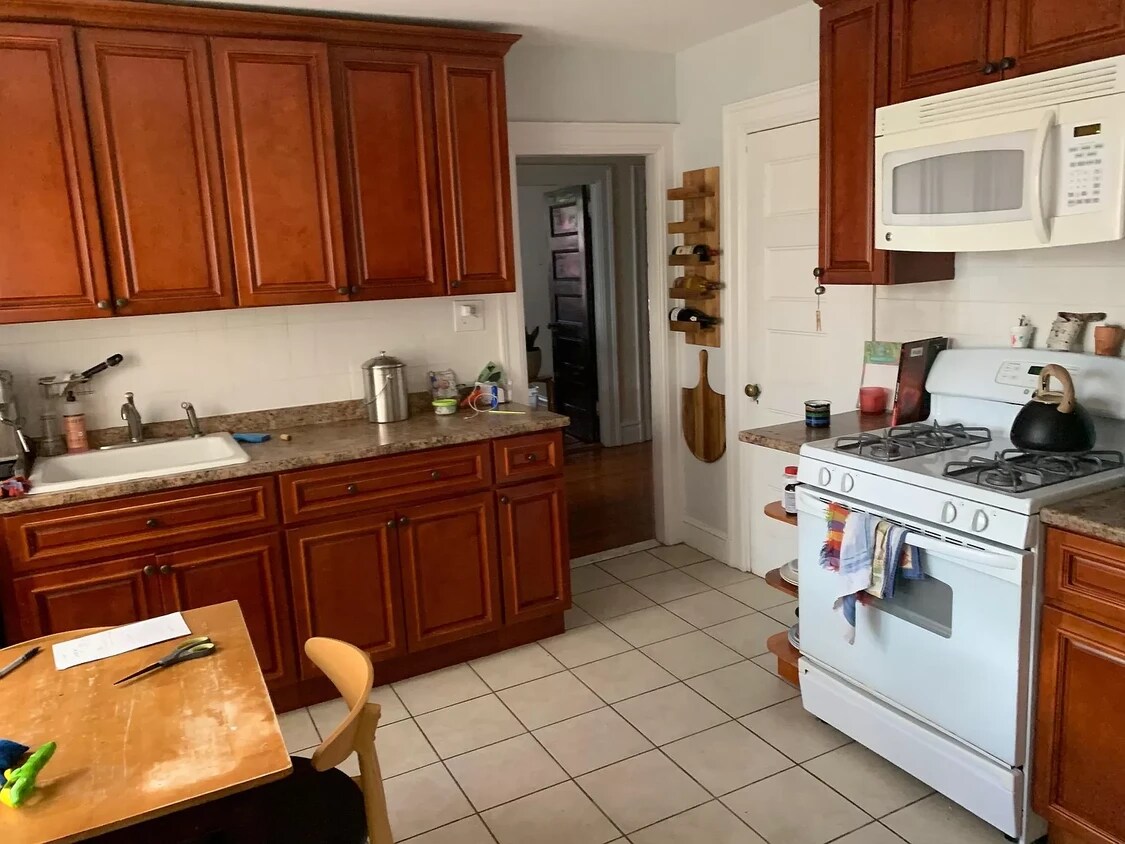 131 Thorndike St Unit 3, Brookline, MA 02446 Apartments in Brookline