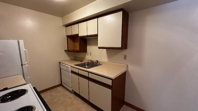 Building Photo - 916 Kings Rd