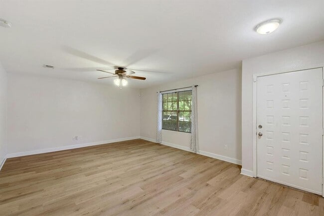 Building Photo - 2503 Star Grass Cir