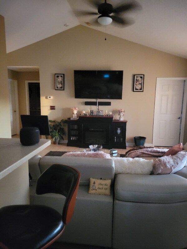 Foto del edificio - 1016 Mccall Loop