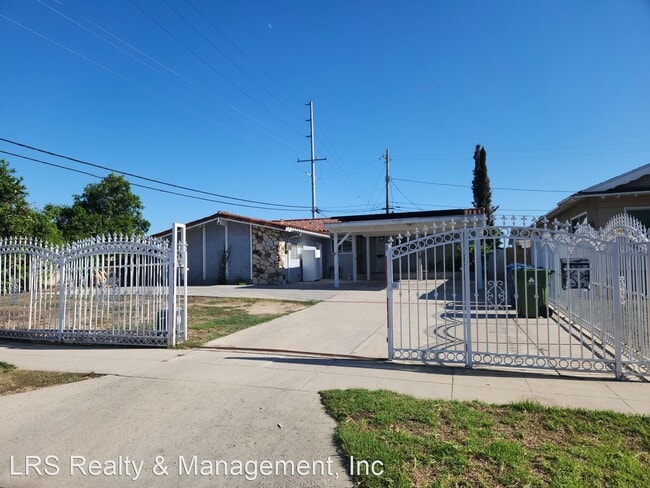 Building Photo - 6 br, 3 bath House - 18600 Dearborn St.