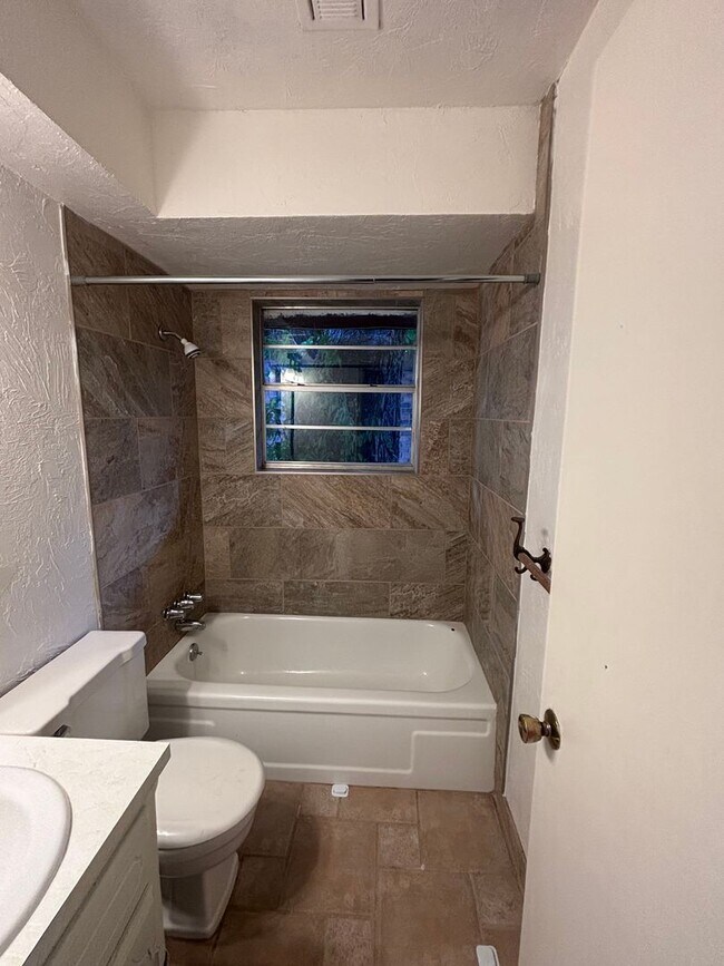 Building Photo - Must have 3 bed, 2 bathroom home in Moore