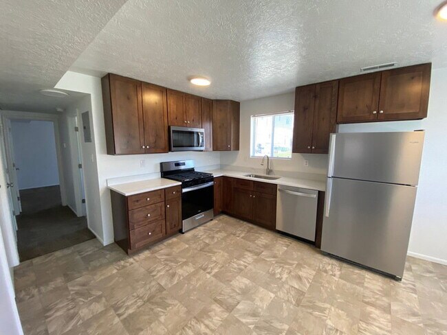 Kitchen - 864 E 500 N