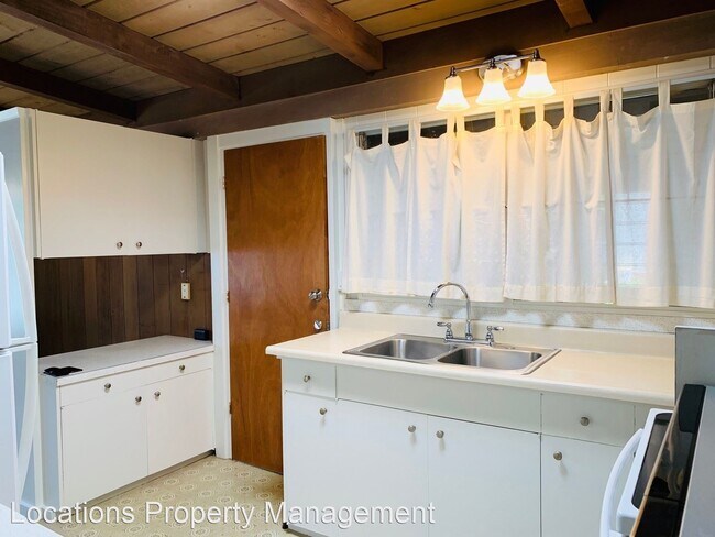 Building Photo - 3 br, 1.5 bath House - 2349 Amoomoo Street
