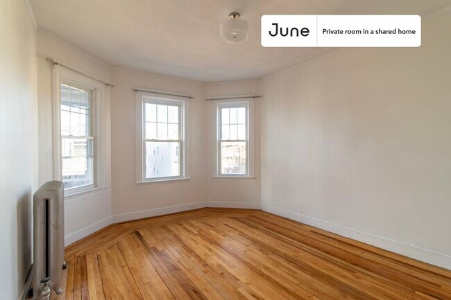 Foto del edificio - Room in Shared 4 bed/1 bath home in Dorchester Center