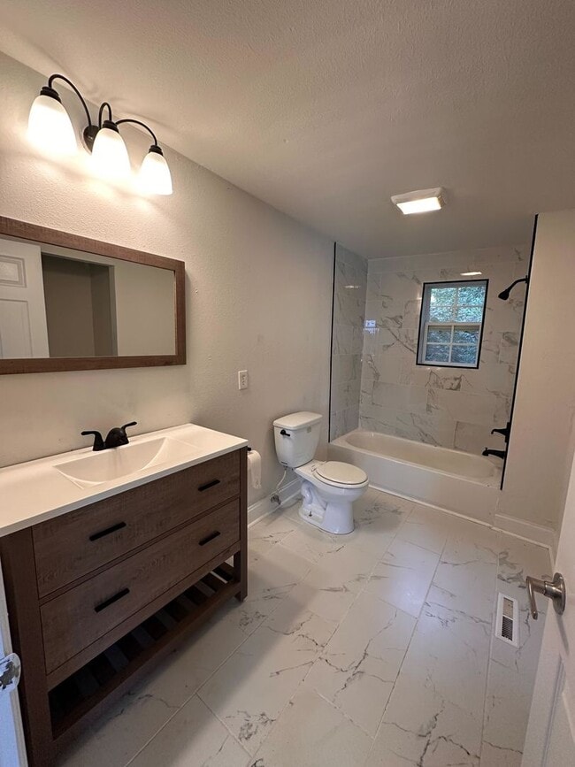 Foto del edificio - Immaculate 3 Bedroom Home For Rent In Soug...