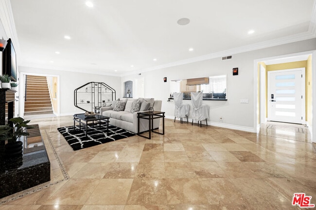 Building Photo - 2563 Hutton Dr