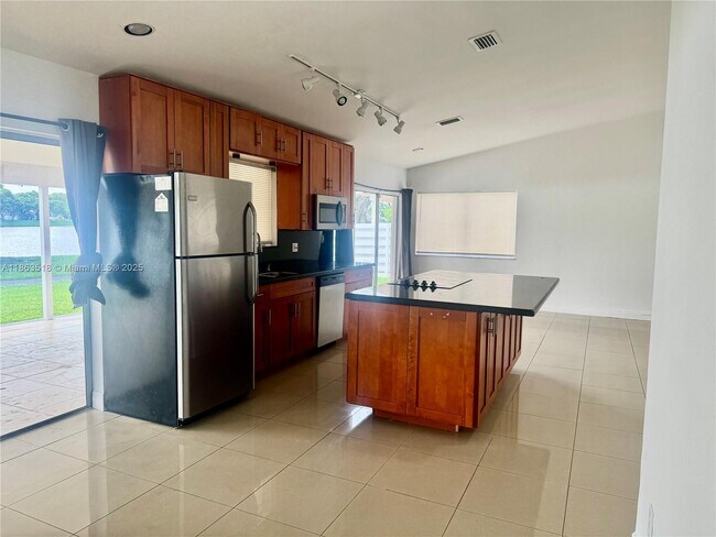 Foto del edificio - 14570 SW 145th Pl
