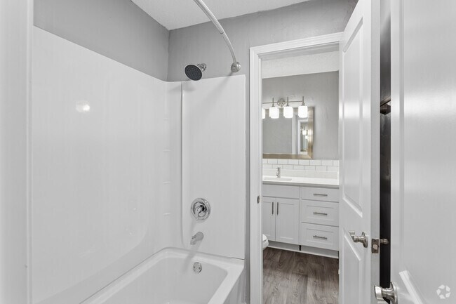 2 habitaciones, 1.5 baños - 991 pies cuadrados - Baño - Ascent East Nashville