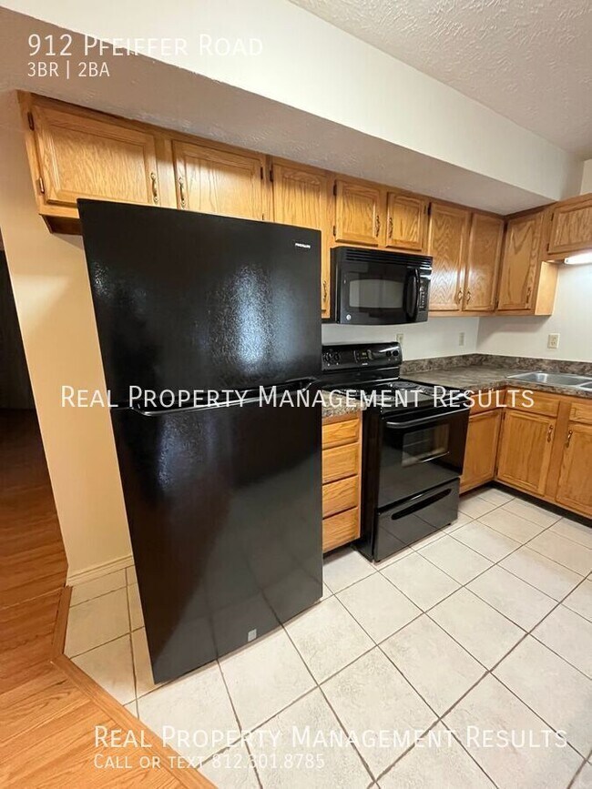 Building Photo - 3 Bedroom, 2 Bath Townhouse, Northside