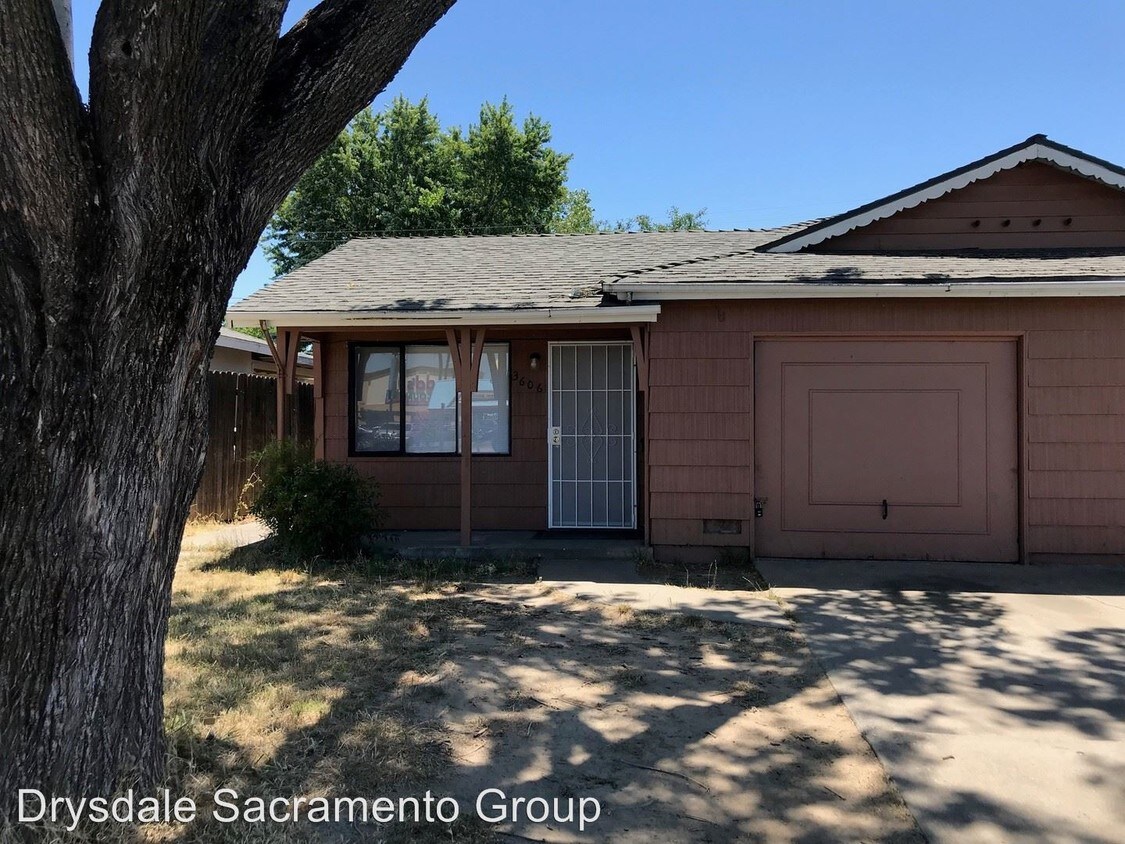 Foto principal - 2 br, 1 bath House - 3606 Elkhorn Blvd