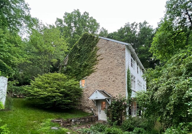 Building Photo - 434 Conestoga Rd