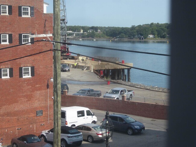 Building Photo - 182 Market St