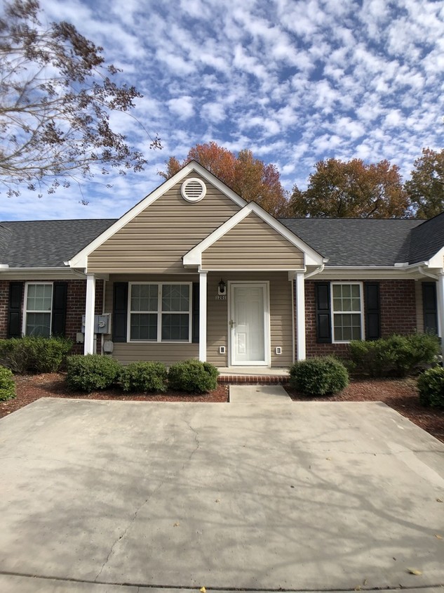 Primary Photo - Townhouse in Grovetown near fort gordon