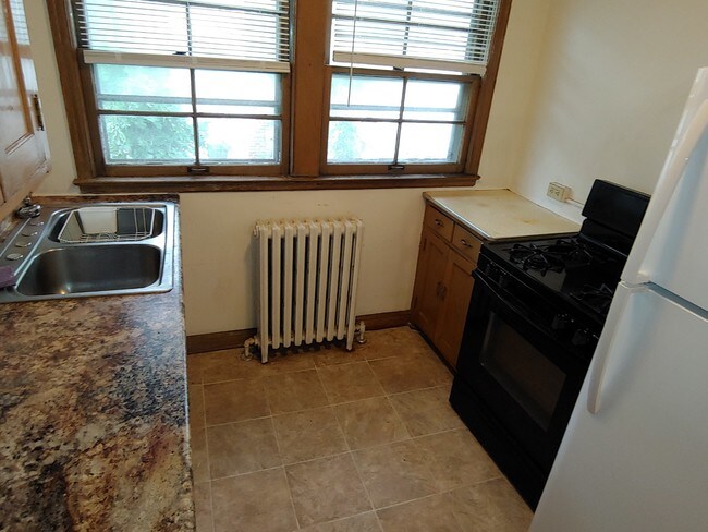 Kitchen - 1625 Sherburne Ave