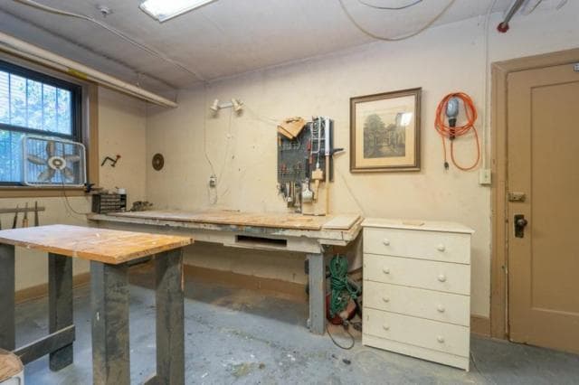 Building Photo - 0 bedroom in Seattle WA 98102