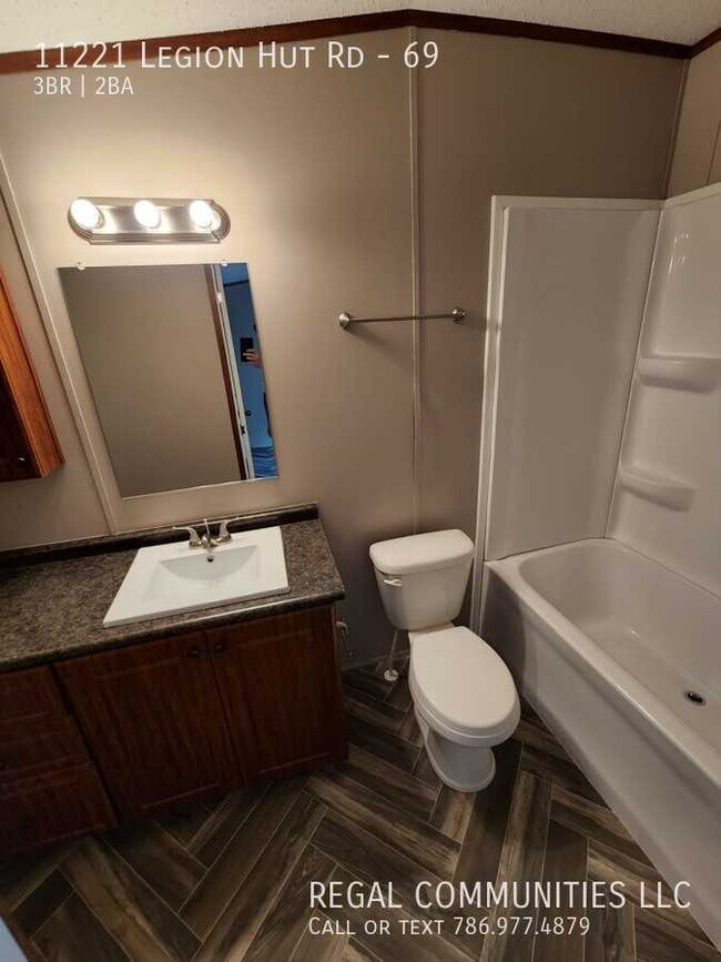 Building Photo - 3 Bedroom Mobile Home Available for Sale o...