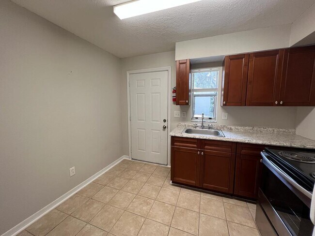Foto del edificio - 5600 NE 32nd St