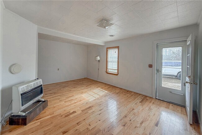 Building Photo - 937 E Main St