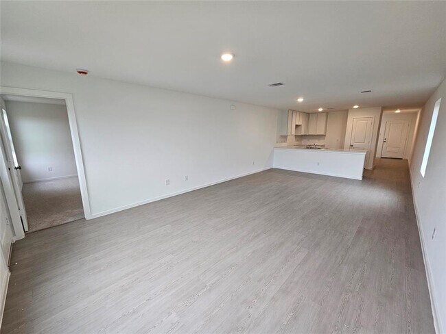 Building Photo - 105 Stran St