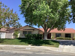 Building Photo - 43430 Sierra Vista Dr