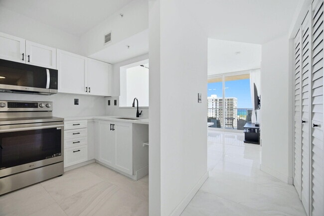 Foto del edificio - 3020 NE 32nd Ave