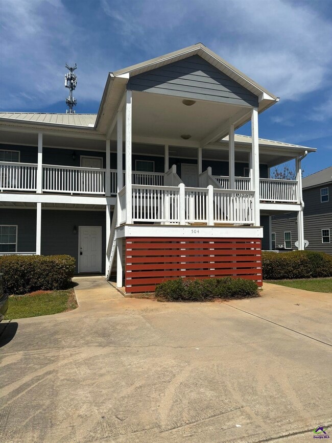 Building Photo - 504 Club Villa Court