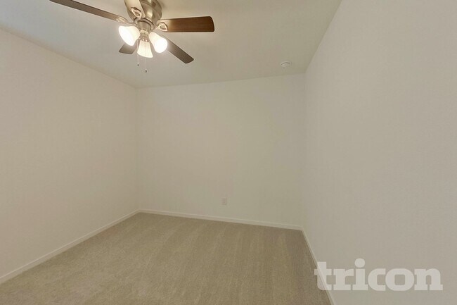 Foto del edificio - 834 Ginkgo Wy