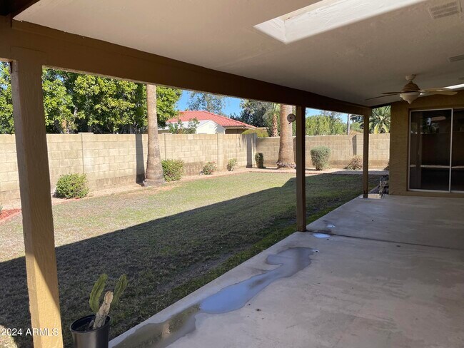 Building Photo - 8636 E San Bruno Dr