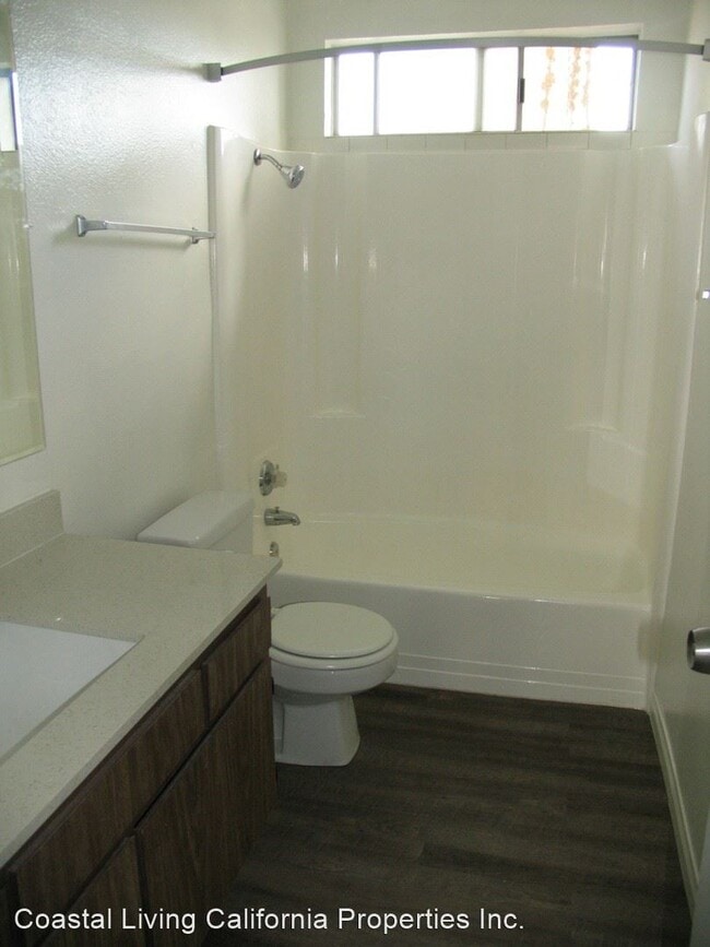 Building Photo - 1675 Chapel Dr