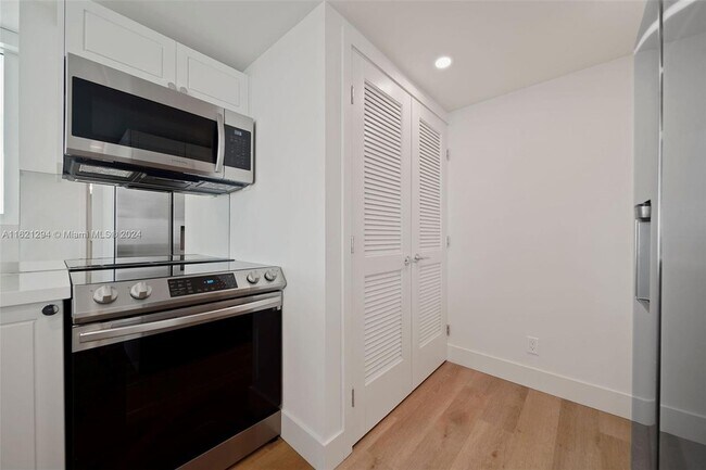 Foto del edificio - 555 NE 34th Street Unit 1209