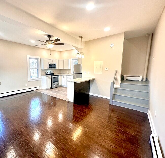 Foto del edificio - 74 Yankee Folly Rd