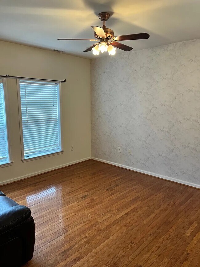 Foto del edificio - 4461 Riverview Ln