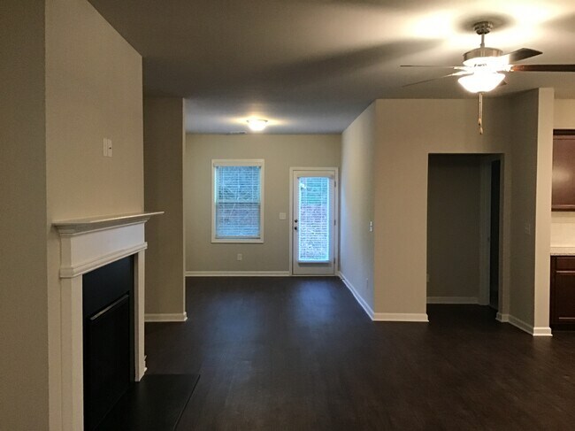 Building Photo - 3620 Moon Crest Drive