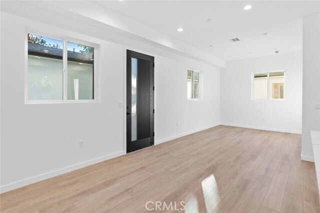 Foto del edificio - 6846 Cedros Ave