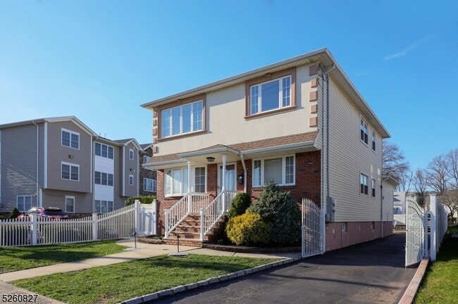 Building Photo - 304 W Morris Ave