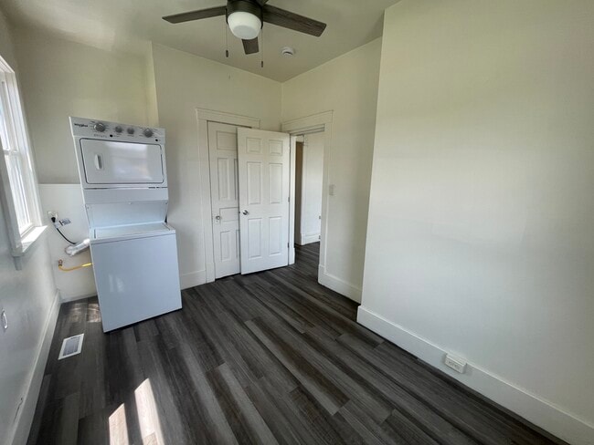 Building Photo - 1019 N Underhill St