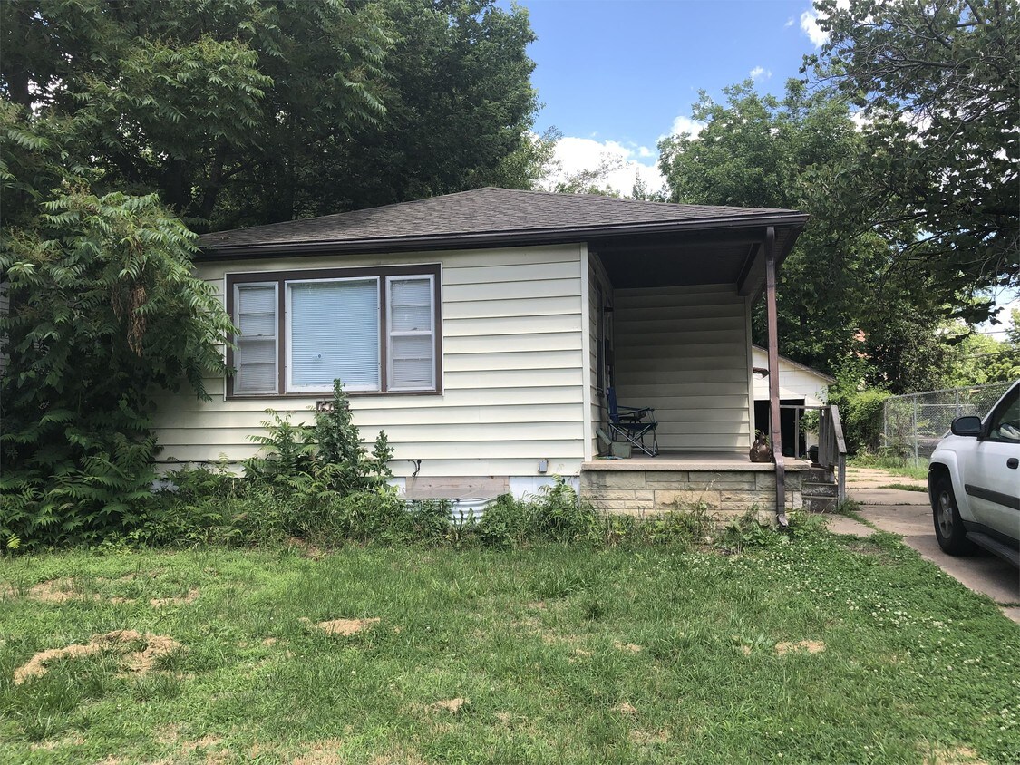 Primary Photo - 608 N Poplar St