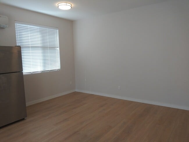 Building Photo - 406-410 N Alberta St