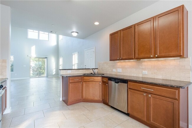 Building Photo - 1620 Bryant Dr