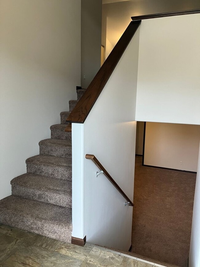 Building Photo - 3 Bed 2 Bath Twin Home