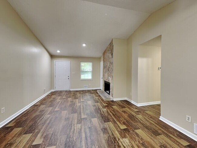 Building Photo - 2800 Alexandria Dr SW
