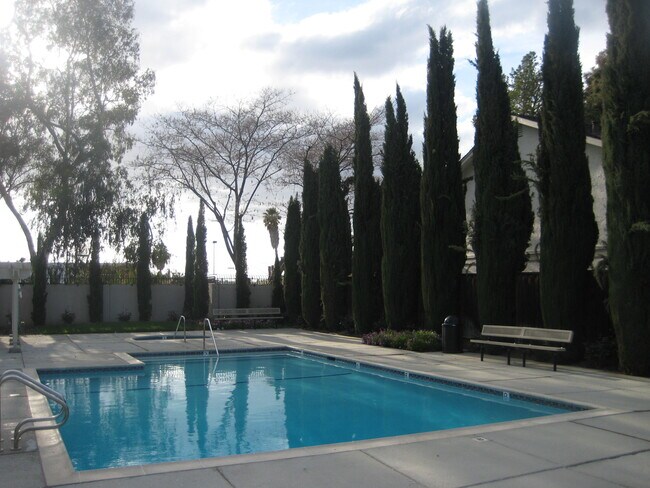 Foto del edificio - 3275 Rocky Water Ln