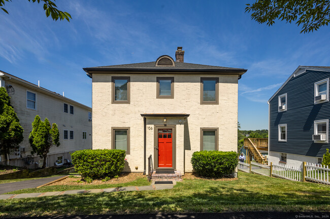 Building Photo - 106 Henry St