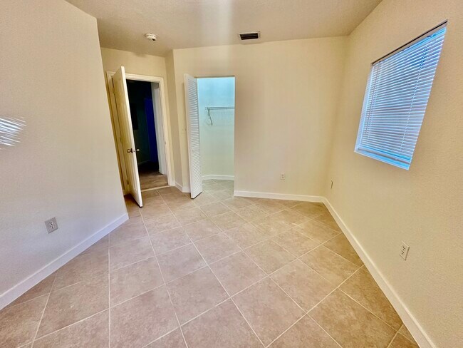 Foto del edificio - 6322 NW 1st Pl