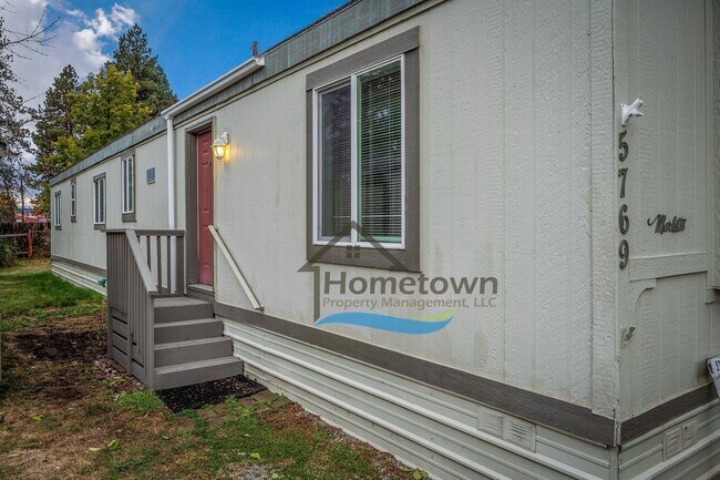 Foto del edificio - 2 Bedroom 1 Bath Home with Off-Street Park...