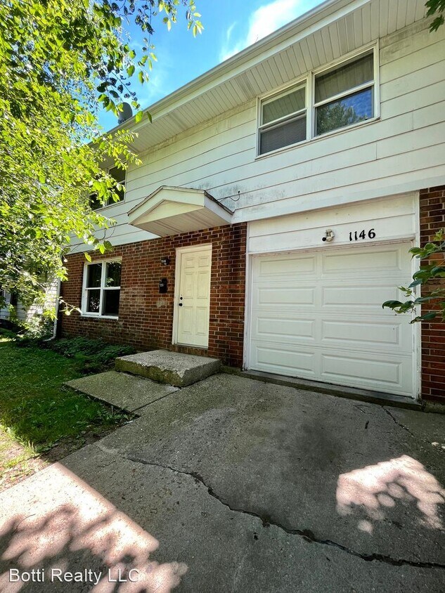 4 br, 1.5 bath House 1146 Fairview Ave House Rental in Rockford, IL