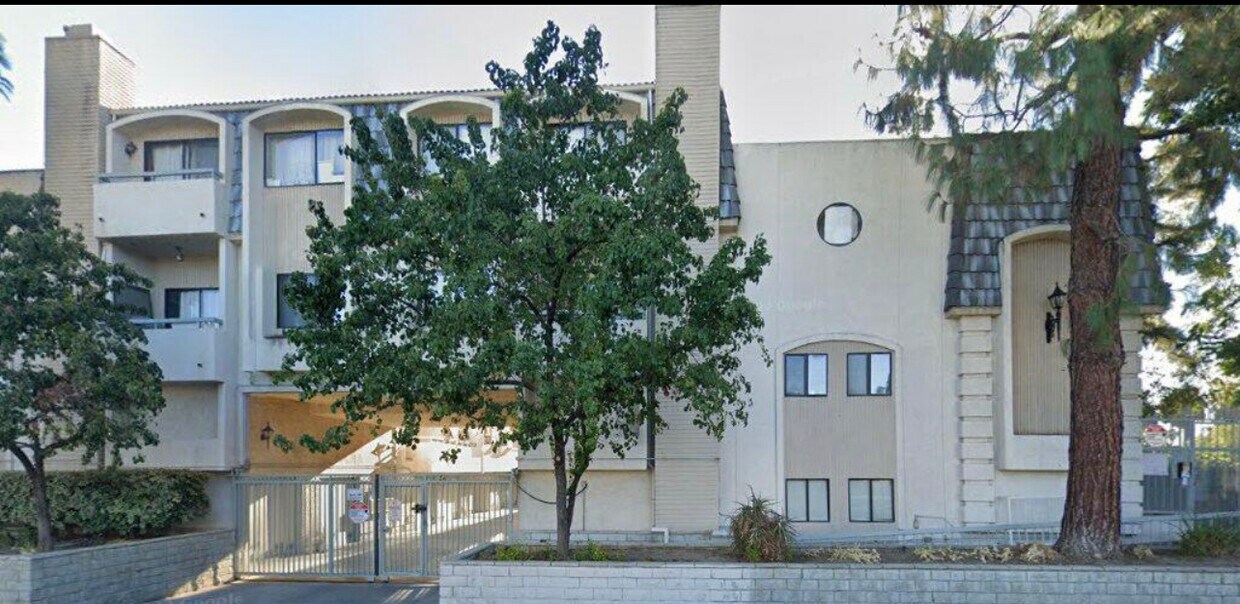 Primary Photo - 7230 Kelvin Ave